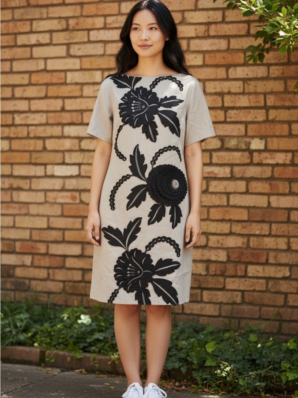 Lee Anderson Couture Linen Shift Bouncle 3D Floral Appliqué Tan Dress Size Small